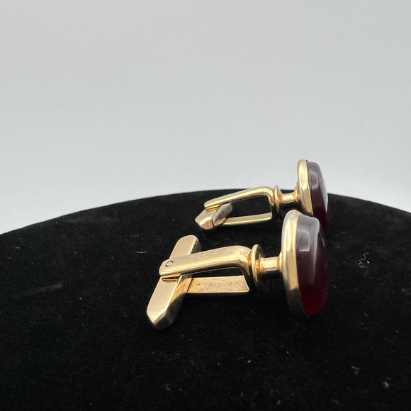 Hickok USA gold tone with a garnet colored plastic cabochon cufflinks - Picture 3 of 5